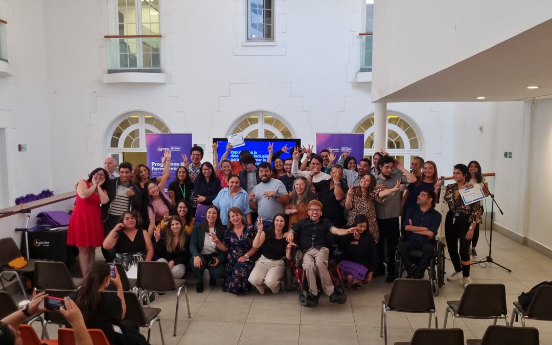 Programa de Formación en Inglés Ciclo 2 certifica a becarios y becarias en emotiva ceremonia