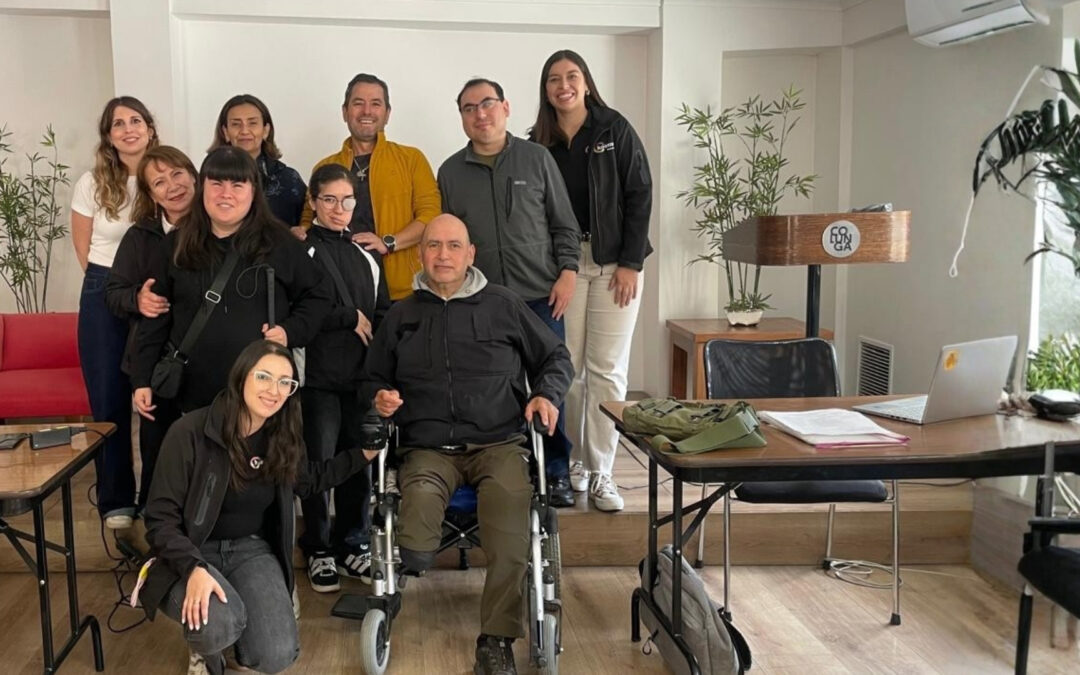 Kosmo Inclusión realiza taller de elaboración de CV para participantes del programa de inglés